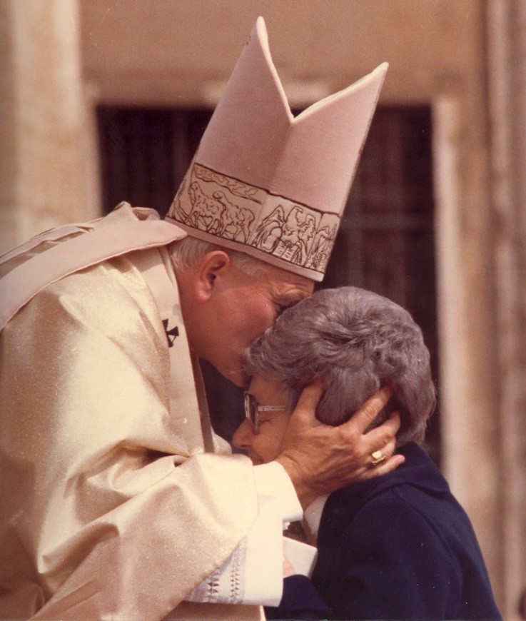 Genfest 1980 - Pope John Paul II and Chiara Lubich | Flickr